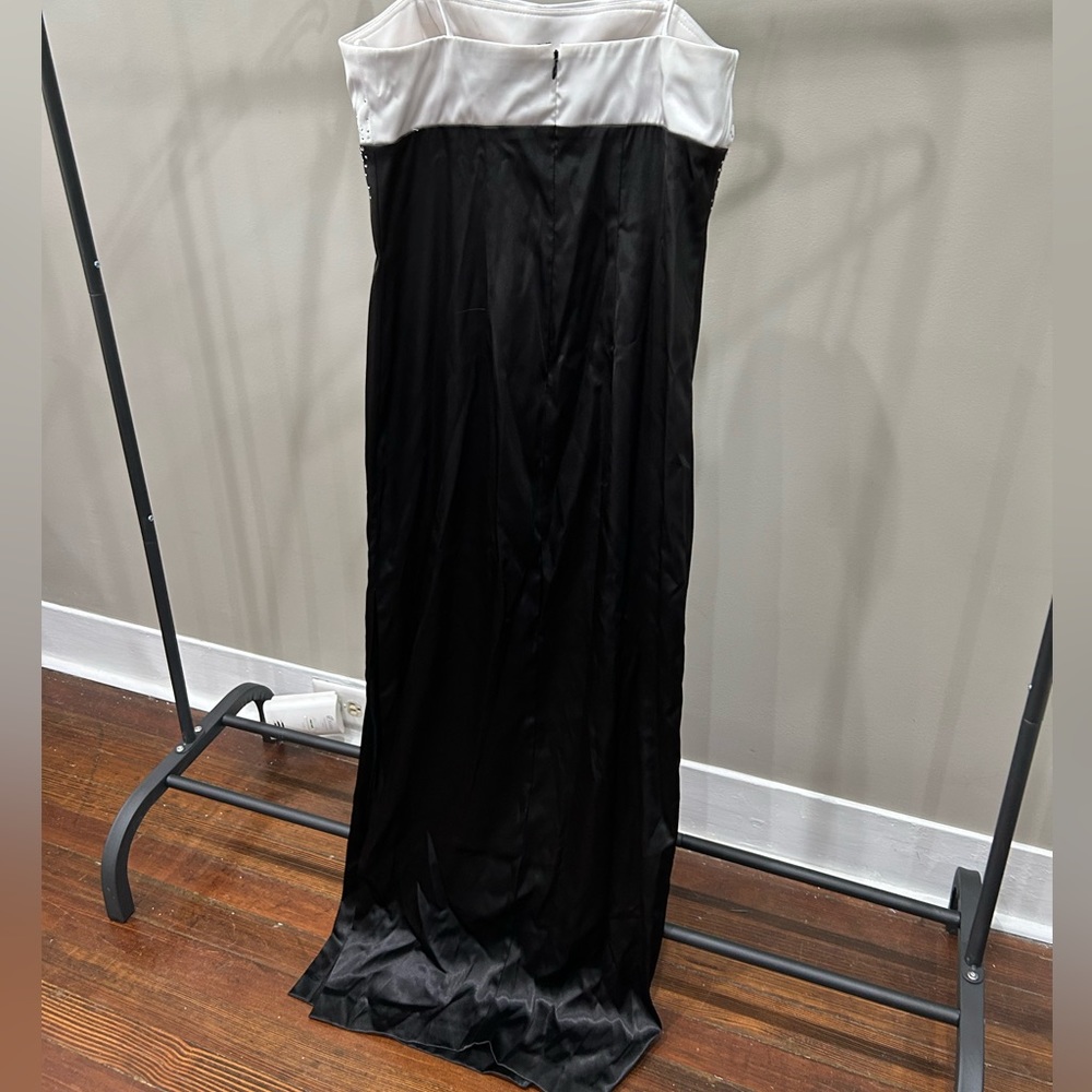Betsy & Adam by linda bernell black and white gown size 6 - Picture 4 of 5